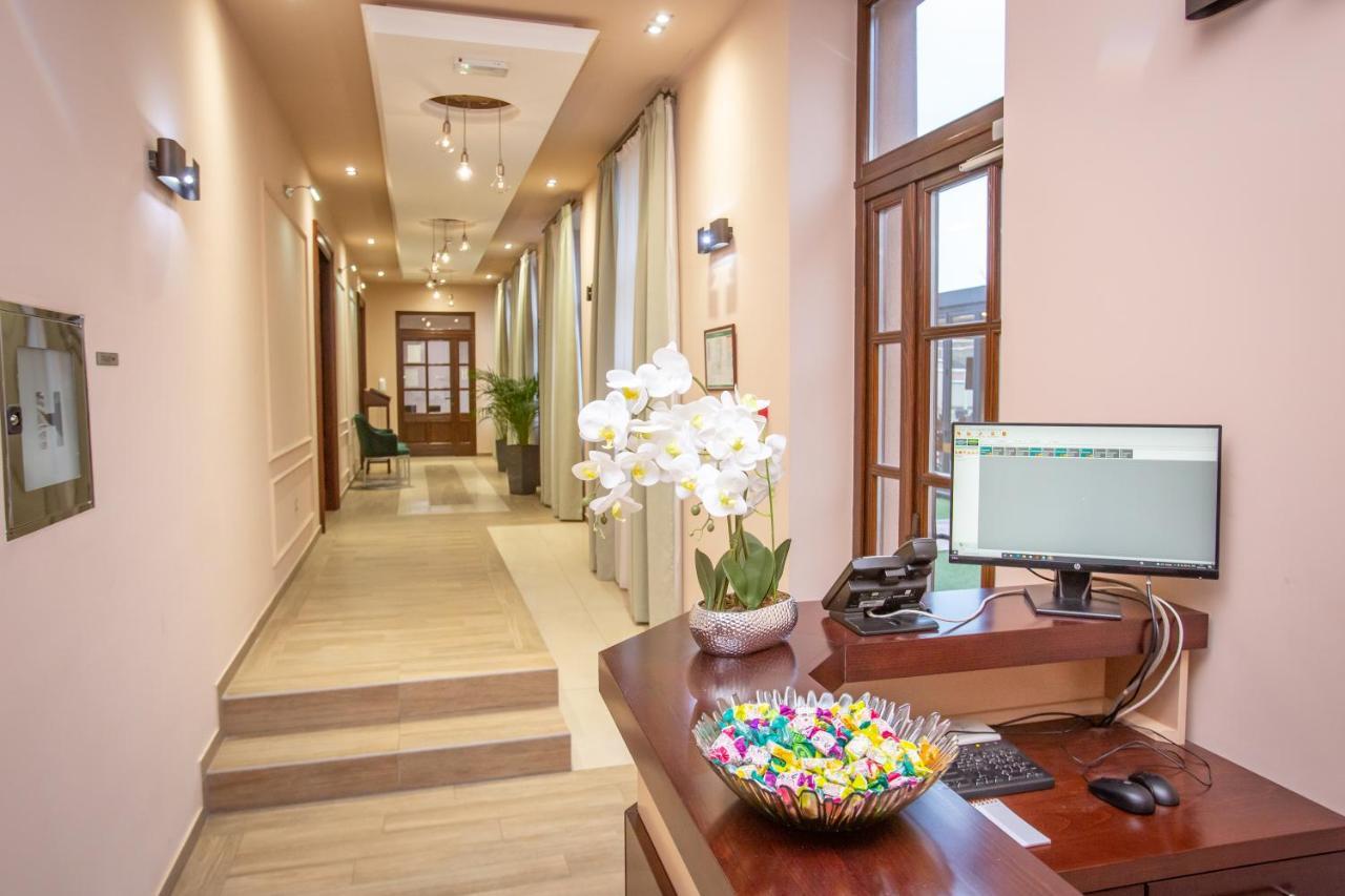 Harizma 013 Aparthotel Kovin Bagian luar foto